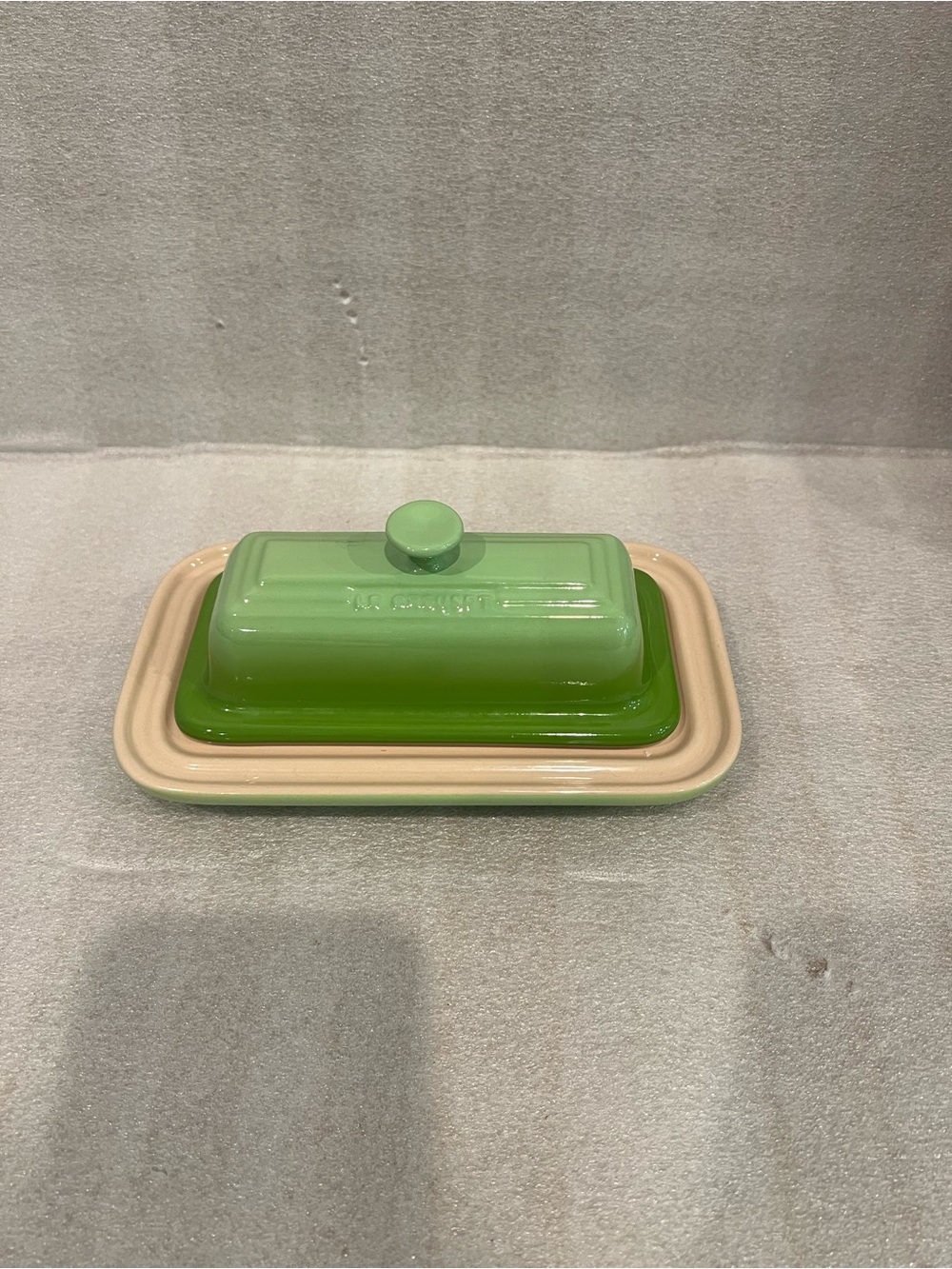 Le Creuset Stoneware 1/4 Lb 7-3/4” Covered Butter Dish Palm Green Ombré Retired